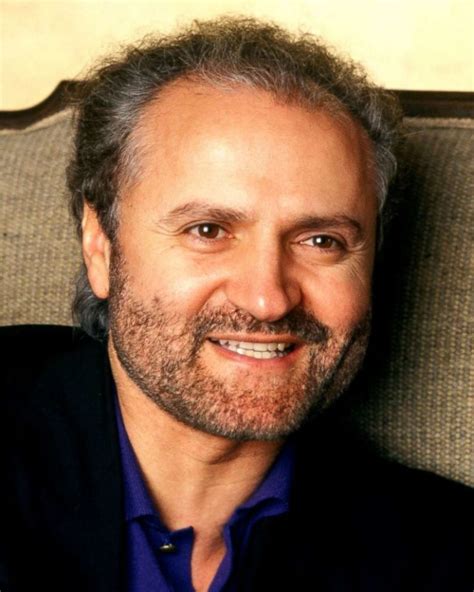 Gianni Versace Biography .